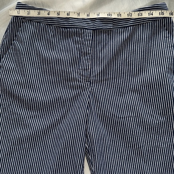 Jones New York Signature Navy White Striped Seersucker Shorts 12” Inseam Sz 6 - Picture 6 of 9